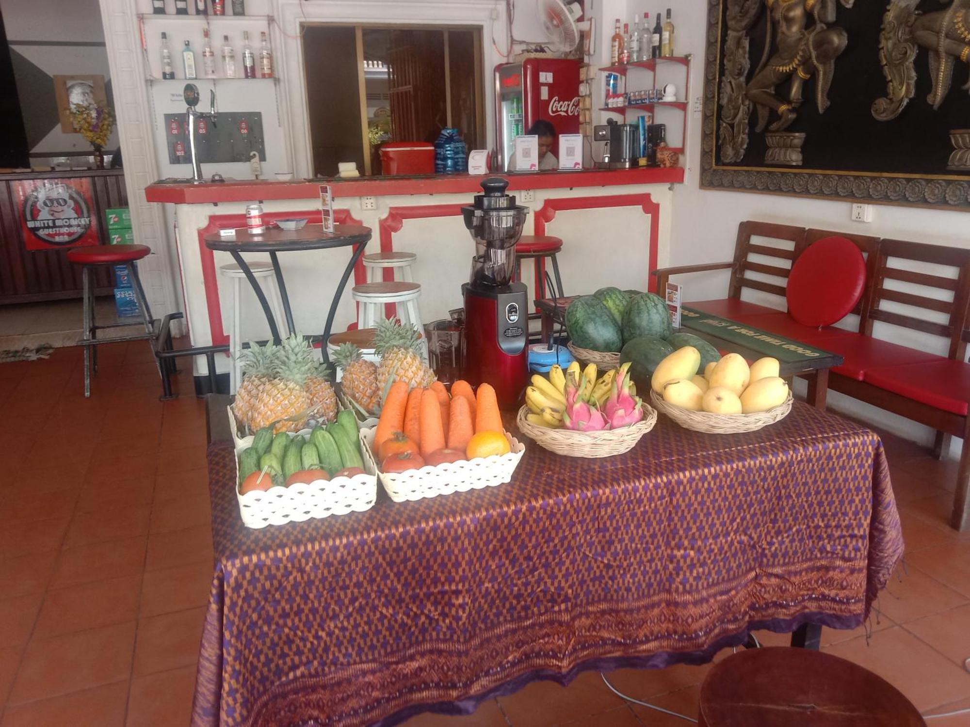 White Monkey Hotel Sziemreap Kültér fotó